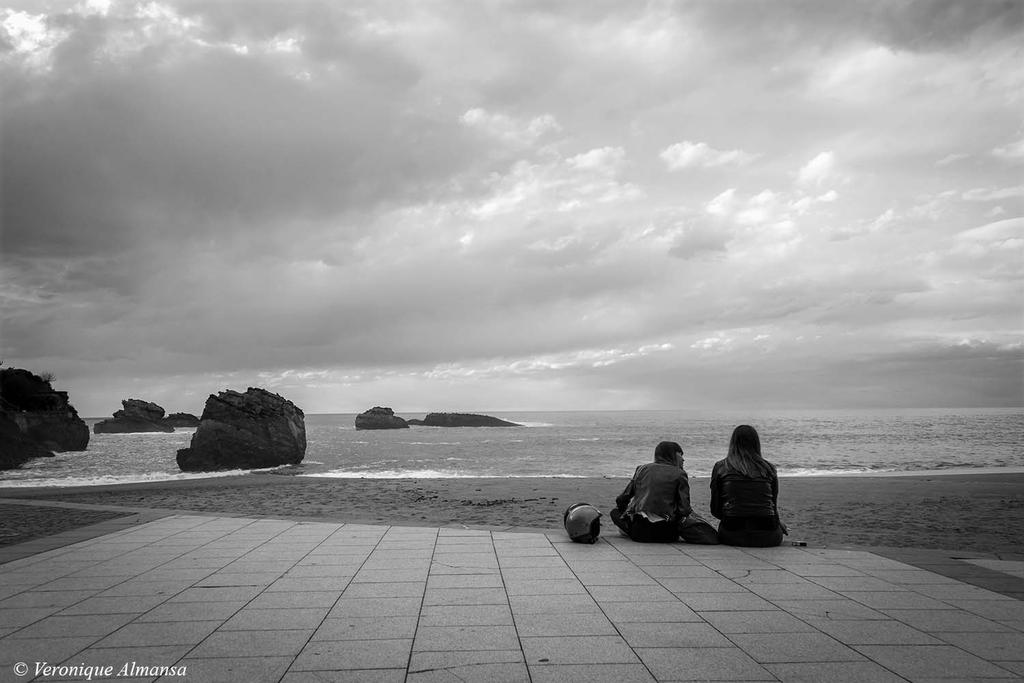 VeroAlmansa's tweet photo. Petit tour à Biarritz #blackandwhitephotography #streetphotography #streetphoto #blackandwhite #biarritz #plage #paysbasque https://t.co/w2V5jBKC2x