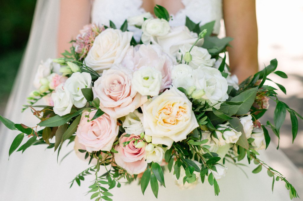 3 Elegant Alternatives to the Traditional Bridal Bouquet corinavphotography.com/3-elegant-alte…