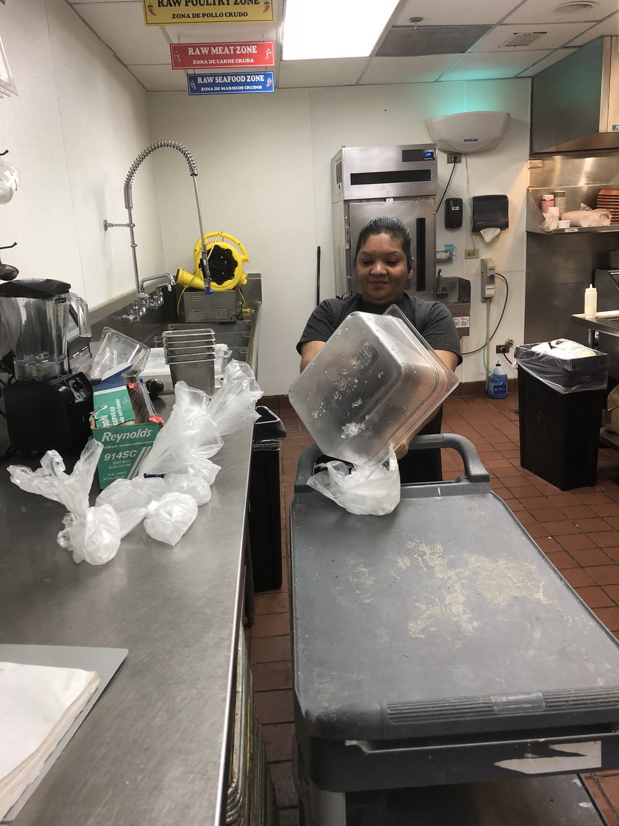 DaltonDunn12's tweet photo. Espy! Getting prep done and done right! She is a great asset to our team and is always working to better our restaurant! Keep it up! #chilisdevelopment #jacksonvillechilis @ShawnGowin1421 @NonesErin @chilisdave https://t.co/i8eHa2FB8Z