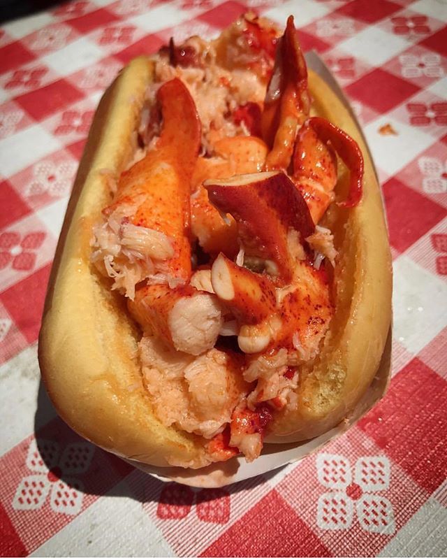 BelmarNightlife's tweet photo. Daydreaming of this amazing #lobsterroll .
Can’t wait till #belmarseafoodfest2018 📷 @josafranski
#belmarseafoodfestival #pointlobster #food #foodie #foodgasm #foodporn #foodstagram #seafood #jerseyshore #belmar #lobster #belmarnightlife https://t.co/RHGAmml5un https://t.co/wWtrNjzxPS