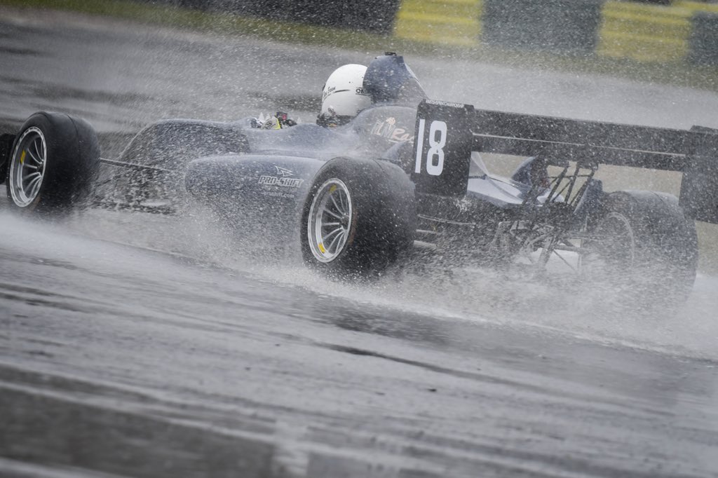 danemsteve's tweet photo. A very wet Croft! Thanks to Mark @MixedBagPhoto and @Rlm_Racing #Britishsprintchampionship https://t.co/e6arzBLtEz