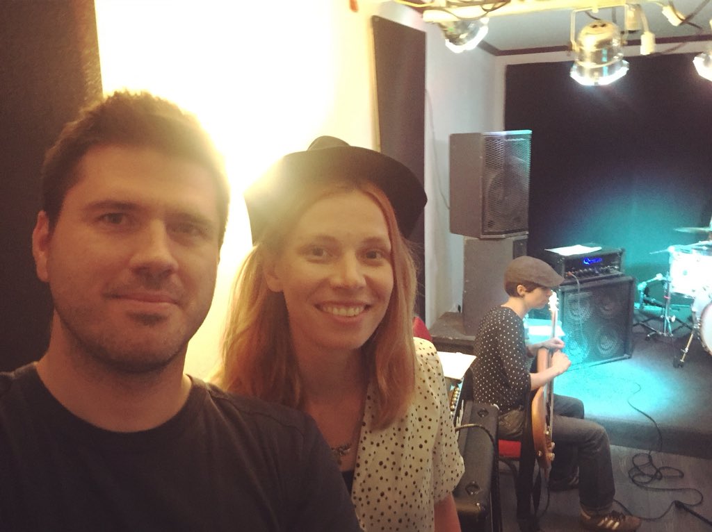 Morgen beim „Rock am Dom“  Gig gibt es ein Duett Special bei einem Song mit der wunderbaren Judith von der Kölner Indieband Lola Utopia. Solltet ihr auch keinen Fall verpassen. 20 Uhr direkt am Kölner Dom. Eintritt frei!!! #gig #Köln #kölnerdom #band #live #rockamdom #duett