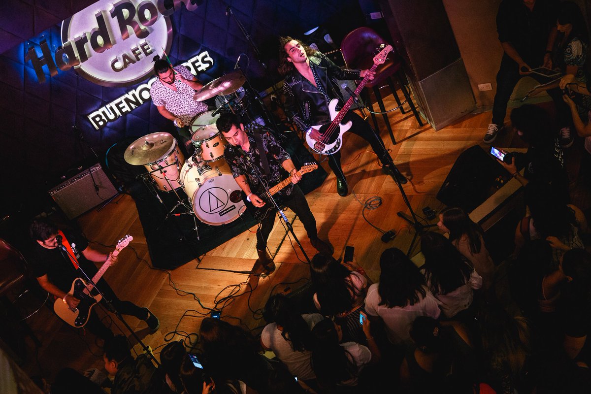 WeAreLights_Ar's tweet photo. @jump_banda ⚡️ ¡Abrieron la tercera gala de #WeAreLights con toda la onda! Podes seguirlos votando a través de la app para que estén en el festival! https://t.co/gqkY3zc8h5