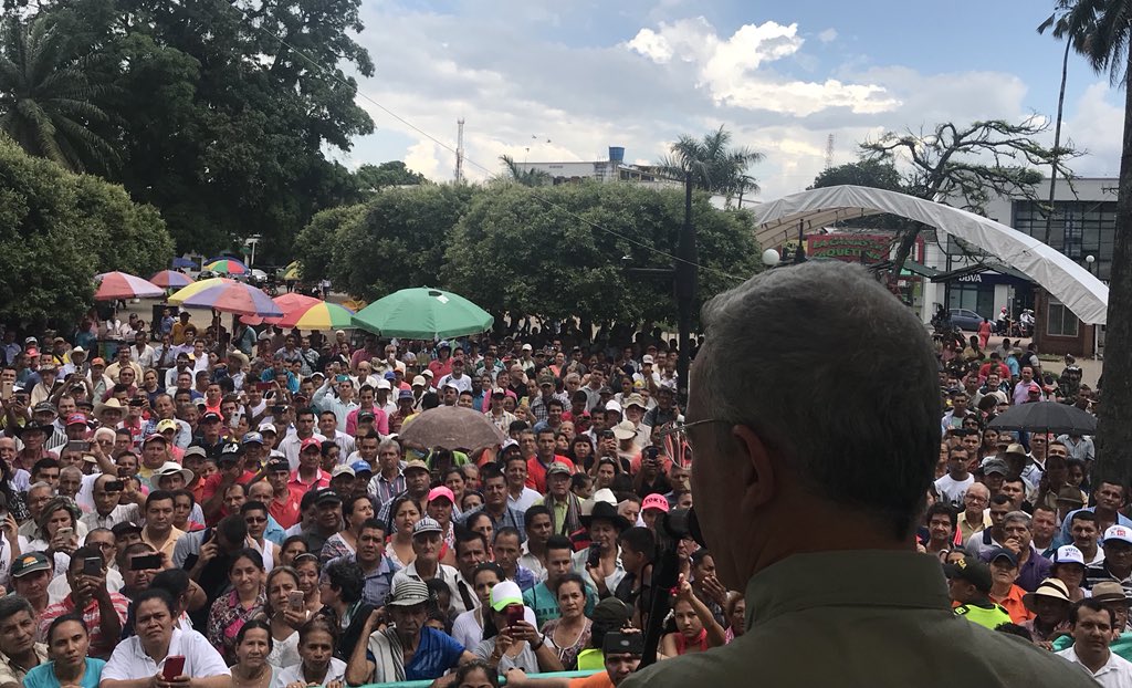 ernestomaciast's tweet photo. #Caquetá La comunidad de Florencia esperan la recuperación del departamento en el Gobierno de @IvanDuque Piden empleo y apoyo al emprendimiento. https://t.co/rUcFYNvwzq