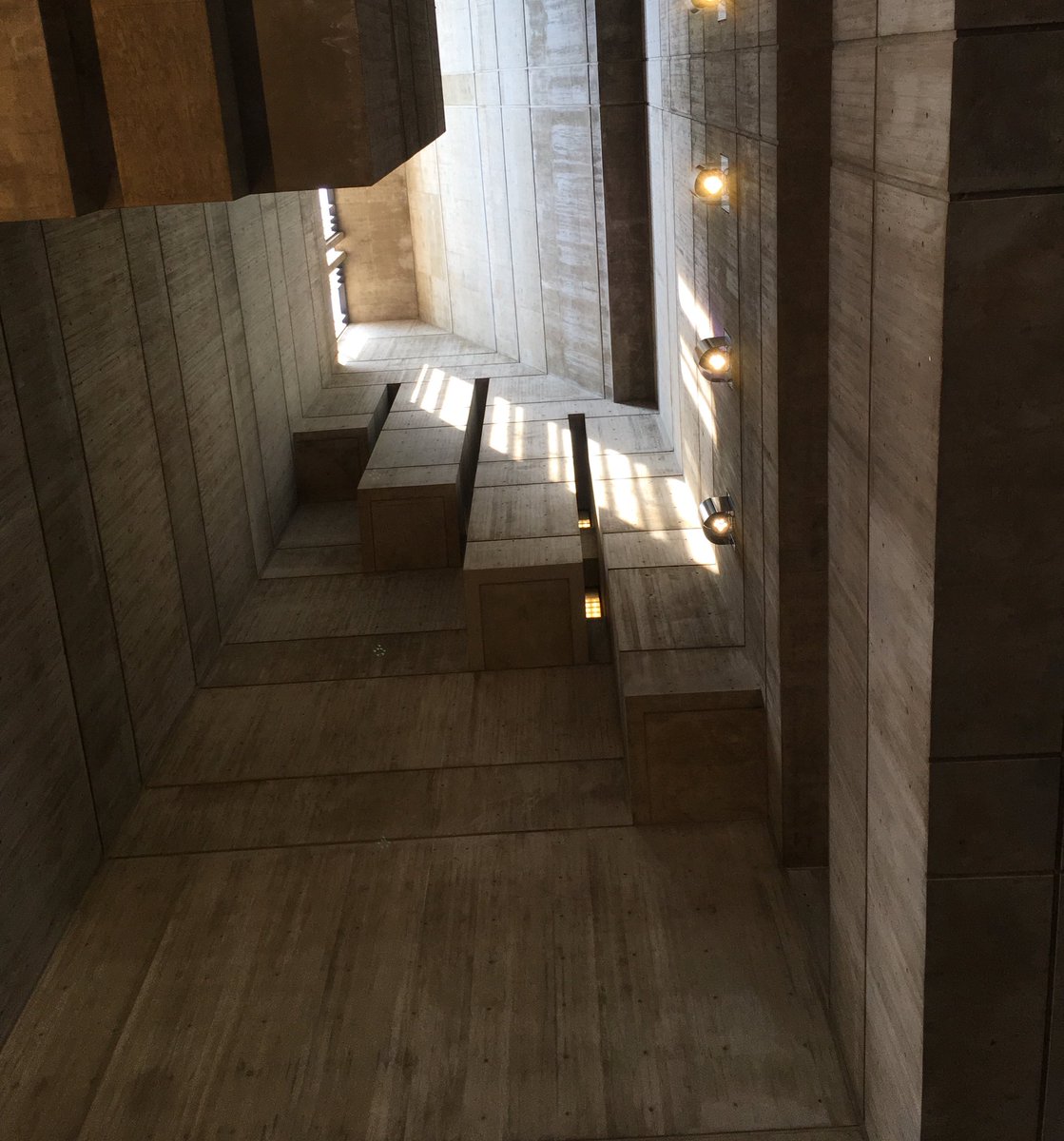 madcapsquirrel's tweet image. Thanks for the tour of this controversial beauty! @BostonLandmarks @overcommaunder @Boston_PFD #bostondesignweek