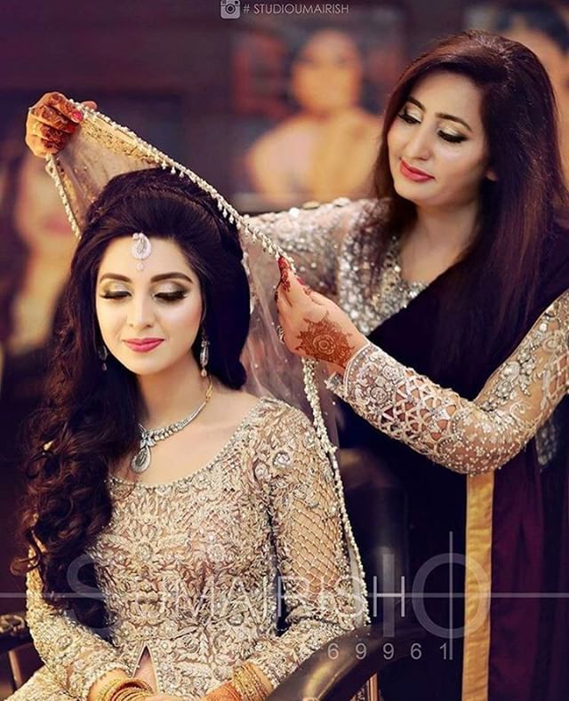 Amazillionaire's tweet photo. Beautiful mother & daughter moment 😍😍😍😍😍 via @studioumairish ✨ #pakistanibride #pakistanibrides #asianbrides #desibrides #southasianbrides #motheranddaughter #baraat #weddingseason #womensfashion #weddings2018 #bridestyle #motherdaughters #asianstyle #pakistanistyle #bri… https://t.co/WGiOdwdshZ