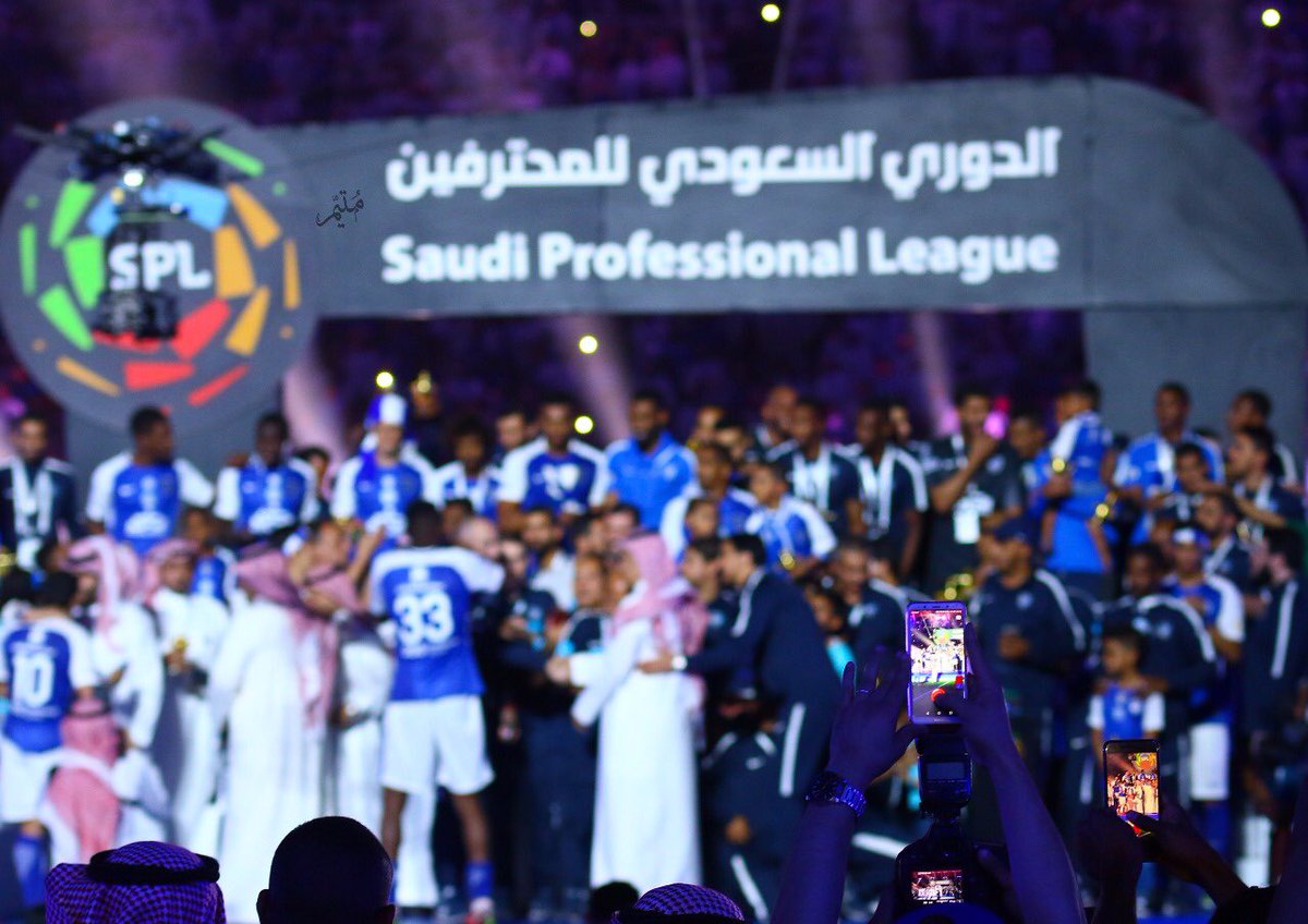motim_osm's tweet photo. المنصّات وُجدت ليصعدها الهِلال📷💙
 #الهلال_بطل_الدوري_2018 https://t.co/05ksNcj5Lr