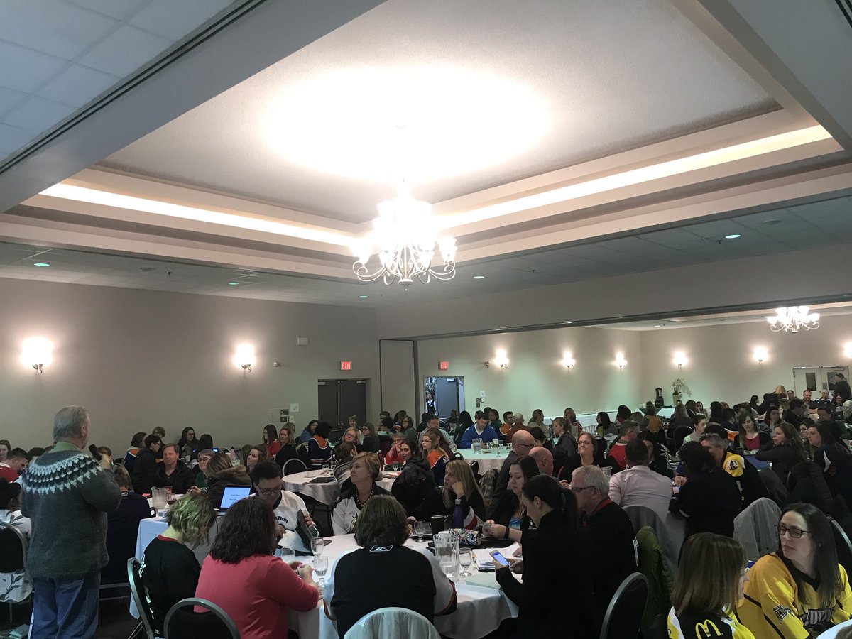 SimonBreakspear's tweet image. @uLeadSchools @iLEADCommunity bringing Day 3 of #ATAagile in Edmonton to a close with 200 @albertateachers