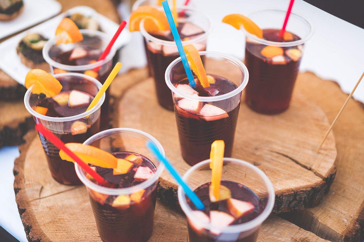 Sweet and refreshing. TGIT happy hour with neighbors. (no bugs allowed) #momentsbyaerotrap #sangria #patioparty #happyfriends #bugstopshere #lovemyyard #neighborhood #lovemyneighbors #mosquitossuck #patiolife #smokybbq #happyhour #floridaliving #texastime