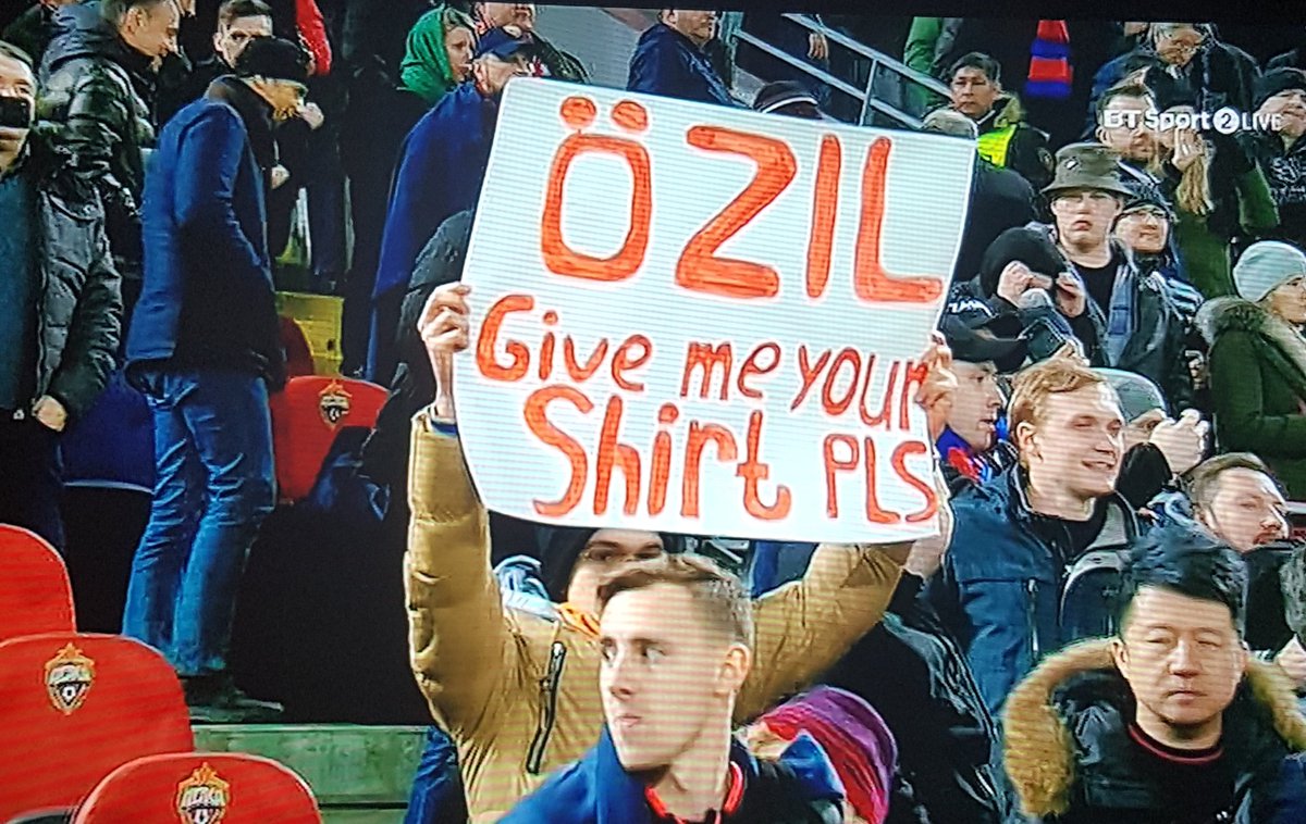 gems_endgame's tweet photo. You embarrassing grown adult begging players for shirts. And I thought kids doing it was bad. #Embarrassment #Arsenal #CSKAARS https://t.co/g3lykgz0mK