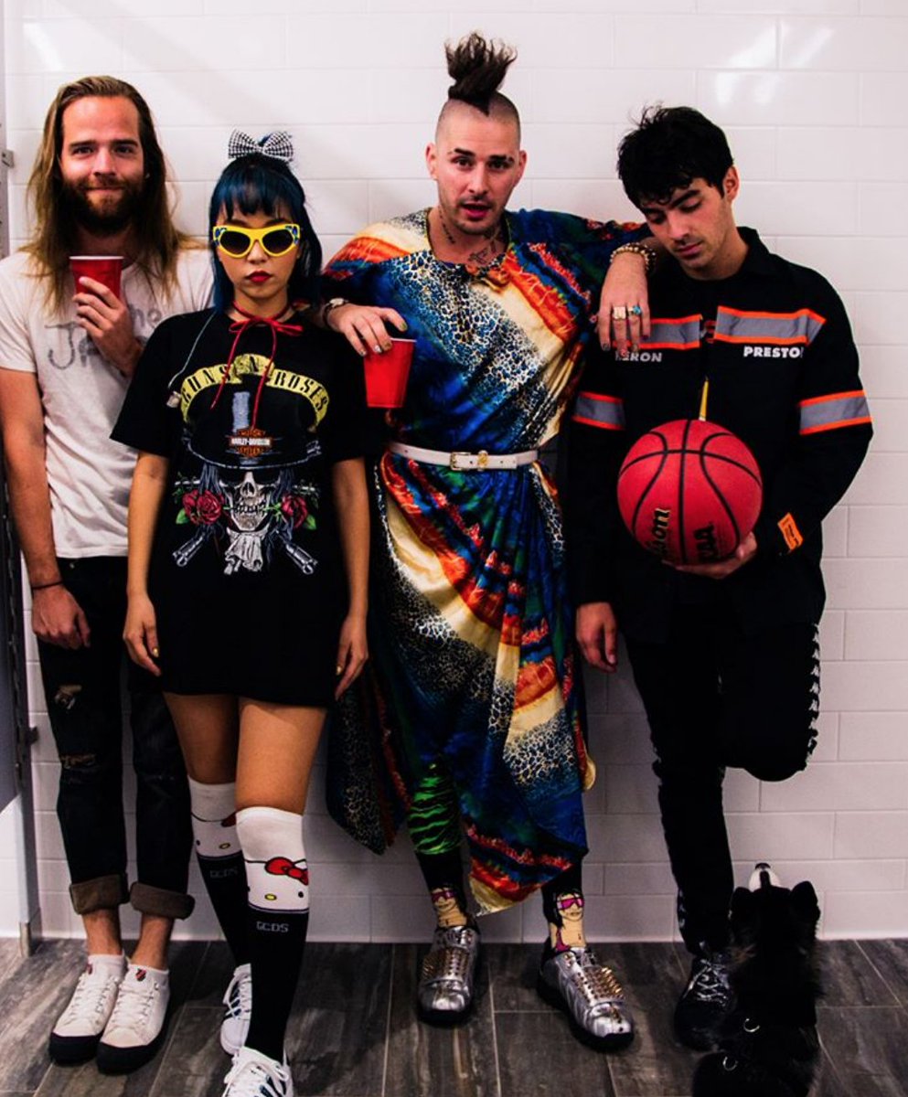 MTV's tweet photo. Oh how I've missed @DNCE 🌈💕 https://t.co/Tq7QZKTdf4