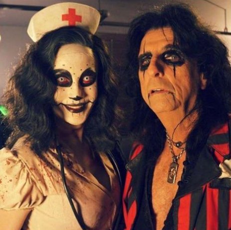 Peterheems's tweet image. I have Found my nurce for the Night&apos;s Alice waite Outsite the Door . Fun Time is Comming when The nights are starting ..#nightpeople #newfriends #followships #music #trash #trashhold #rock #metal #countryrock  #CorvinusGothic