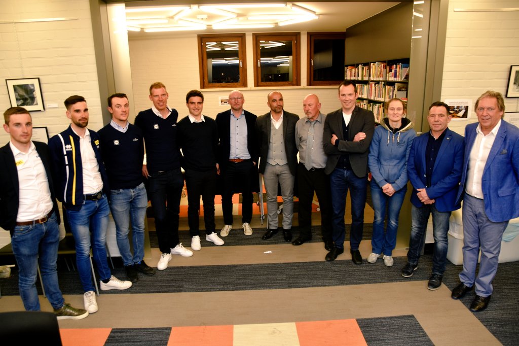 SammyNeyrinck's tweet photo. Geslaagde eerste editie #SporteventLangeMunte @8500Kortrijk.Dank#RobertoMartinez ,
@ChrisPuyvelde, #FiliepTampere, #ArthurDeSloover en vele anderen.📷 @Tbikytony https://t.co/0liIjaKfRi