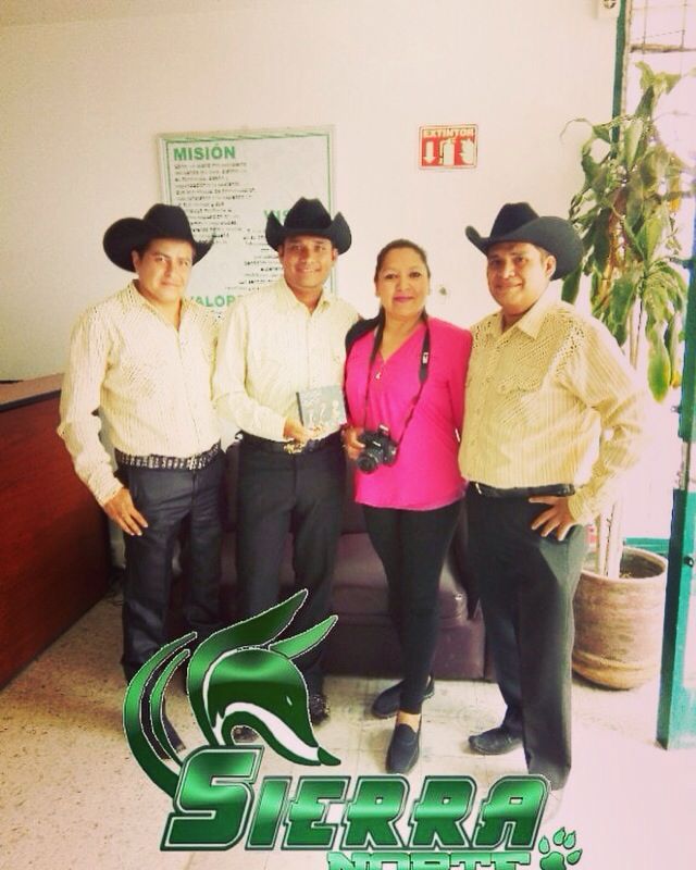 AngelUOficial's tweet photo. Terminando Entrevista 📰@amirapuato Gracias Por Sus Atenciones ! ! @ConjuntoSierraNorte 🐺🤠🎸TOUR #irapuat🍓#MiDestinoEresTú 🛬💑 https://t.co/b6nJOthcel