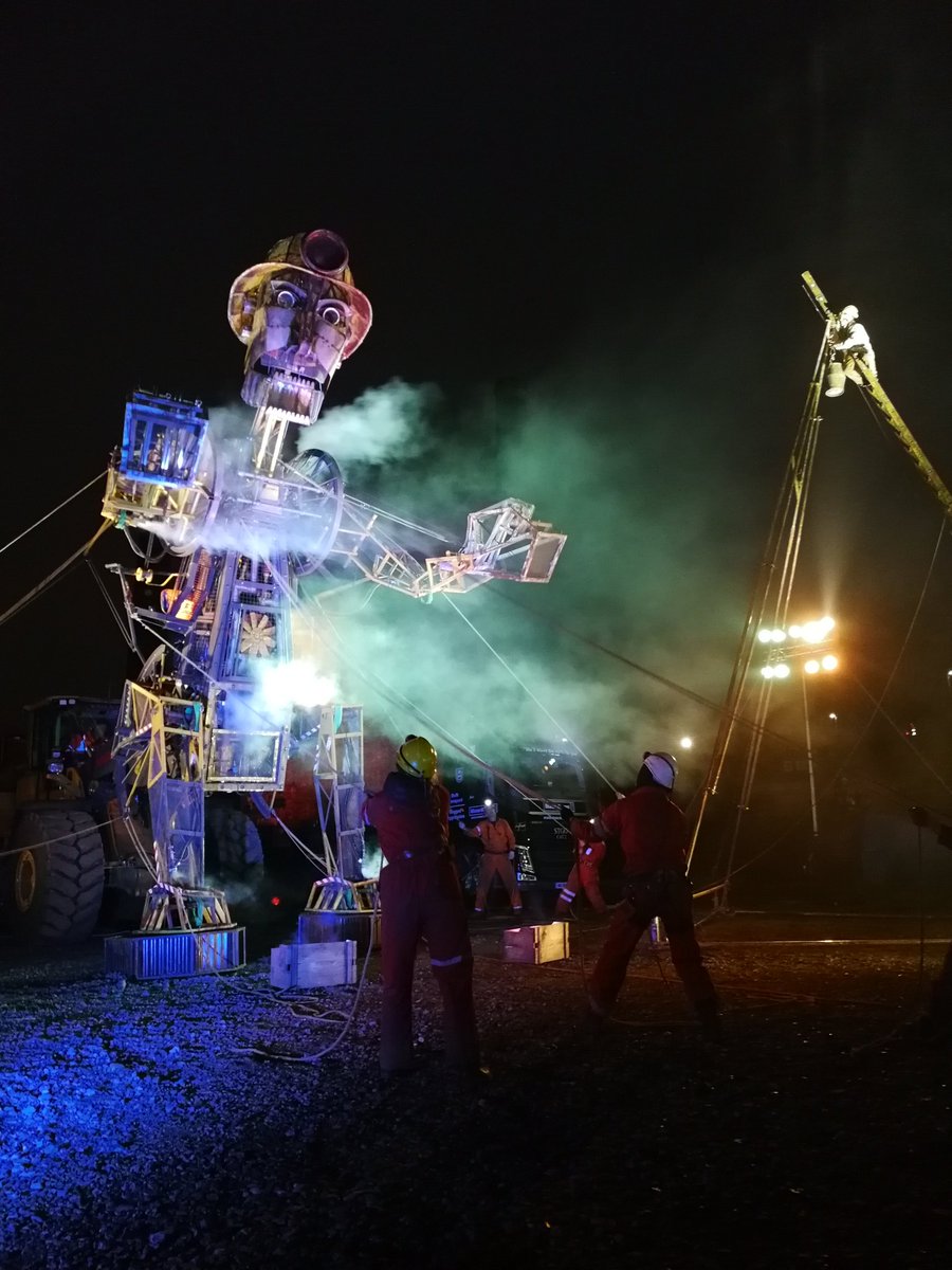 AmyMetcalfeIM's tweet image. Wow! What a show, the #ManEngine looked even more spectacular in the lights - powered by our #VolvoCE Wheel Loader