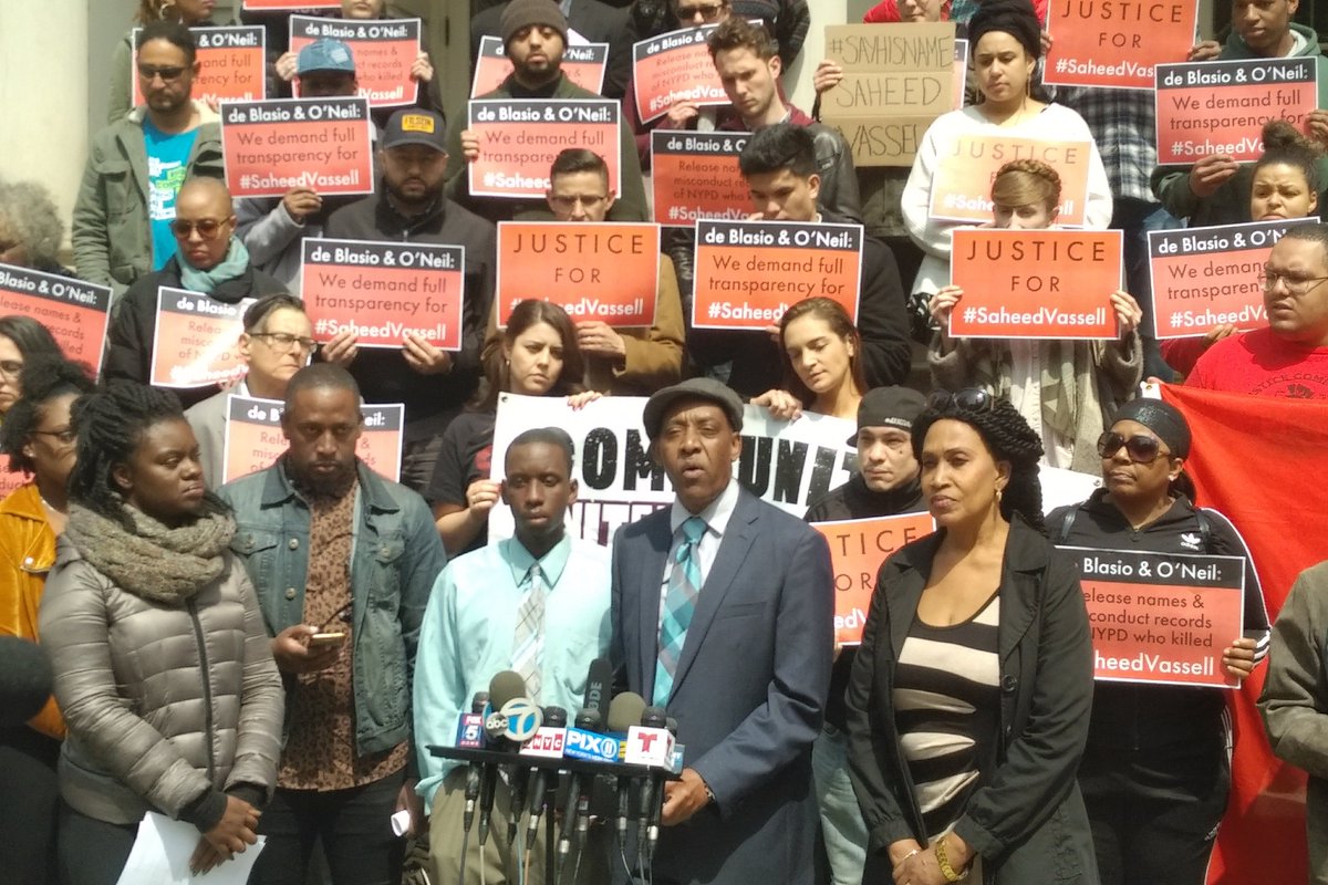 changethenypd's tweet photo. Today, we stood with fams of #SaheedVassell &amp; other NYers killed by #NYPD to demand Mayor de Blasio/NYPD end propaganda campaign to justify killing &amp; release names of officers who killed him, their misconduct histories, &amp; video of officers' actions. https://t.co/uhJuX5ZjDS https://t.co/Z5CEtpSg6X
