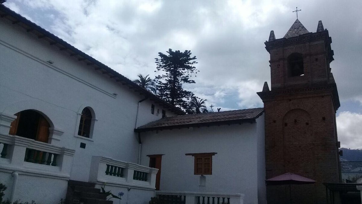 A_MaldonadoE's tweet photo. El Municipio a través del @PatrimonioQuito acaba de restaurar íntegramente este tesoro escondido, la capilla del Señor de los Milagros en plena Loma grande . Más de 300 años de historia, un lugar espectacular para eventos, con un súper brunch o pic-nic los domingos. https://t.co/jkBG7aEX59