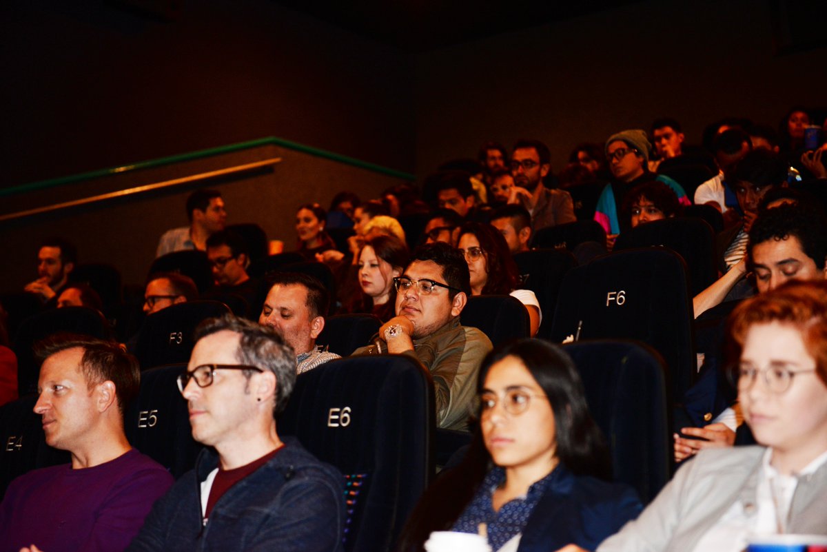 YaajMexico's tweet photo. Embajadas,activistas,actores,influencers,Gobierno,medios de comunicación, cantantes,familias,todos unidos en 1 cine para compartir un mensaje de amor en México. @lovesimonmovie @MuseoMyT @blued @Cinepolis @TCFHE gracias x acercarse a nosotros para hacer este evento posible #LGBT https://t.co/j5MiYWLAV3