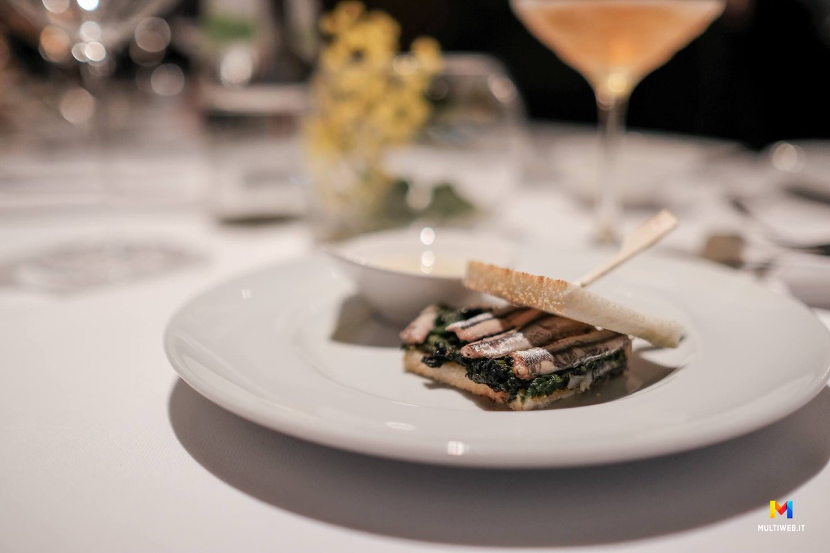 ImpresaOnline's tweet photo. La cucina tradizionale lagunare in un piccolo bristot alla francese sul lungomare di Jesolo, Ristorante Da Omar è il ritrovo degli appassionati di pesce fresco 🐟 #Multiweb #photoshooting
#jesolofoodexperience #snackdesign #plannerevents #gourmet #jesolo #италия https://t.co/GmAmVYTNVE