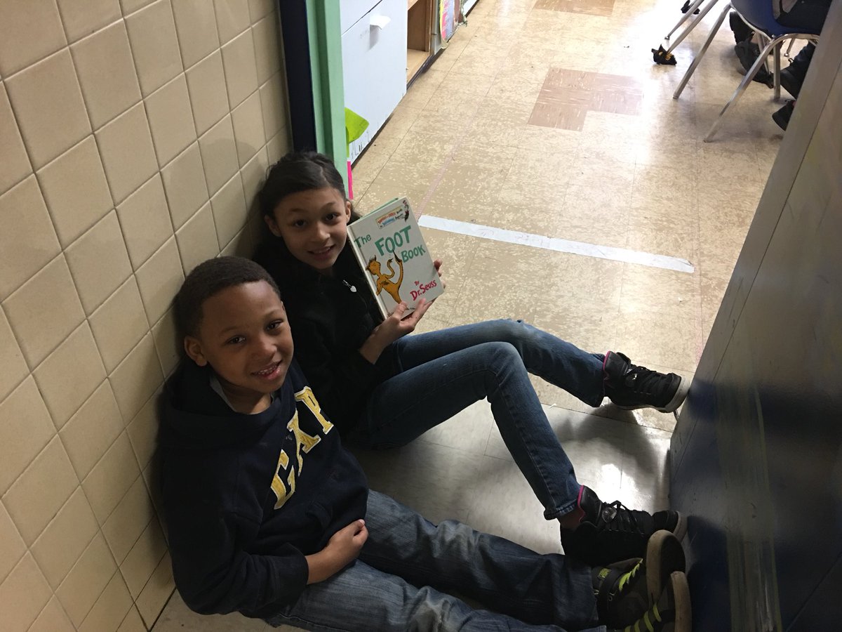 MFogartyES's tweet photo. Buddy Reading Day!! Our 4th &amp; 5th grade readers shared a good book with our youngest readers today. #readingweek2018 @CMonterecy @kristinbagley @warecarlsen @ElementaryZone https://t.co/OezBkNOpsA