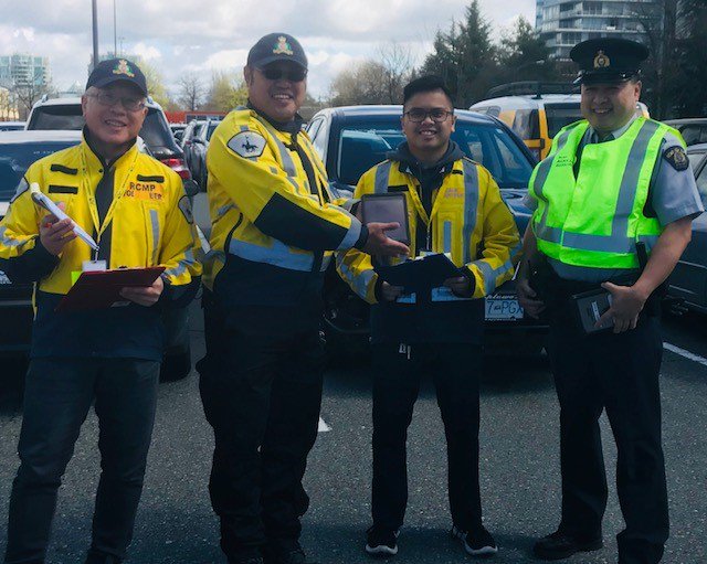 icbc's tweet image. .@RichmondRCMP and volunteers were on patrol reminding vehicle owners to keep their doors locked and their valuables out of sight! For more tips on how to #LockOutAutoCrime visit ow.ly/THsp30jsW3V #LockItOrLooted