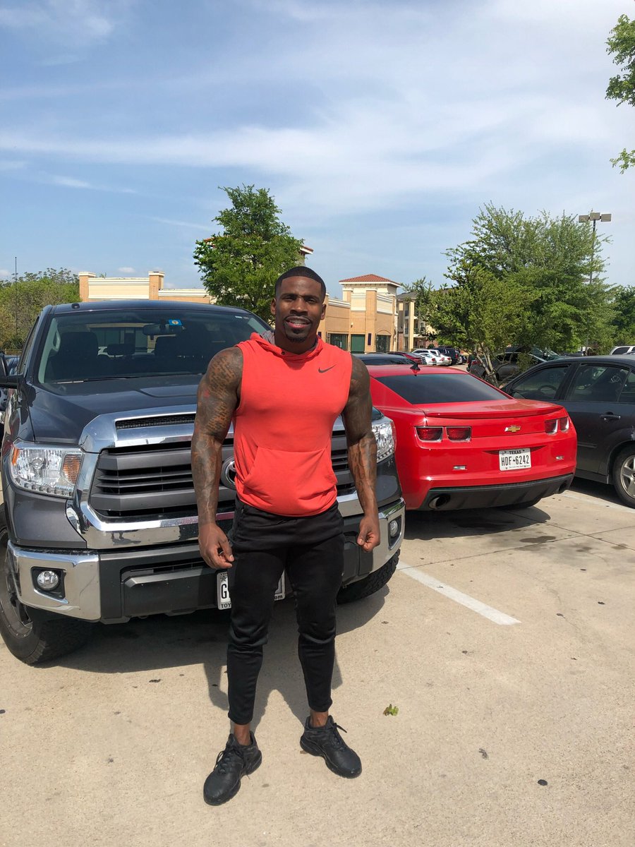 JacobyVeals93's tweet photo. Walk it like I talk it #Summer18 https://t.co/2AMjrnG3PM