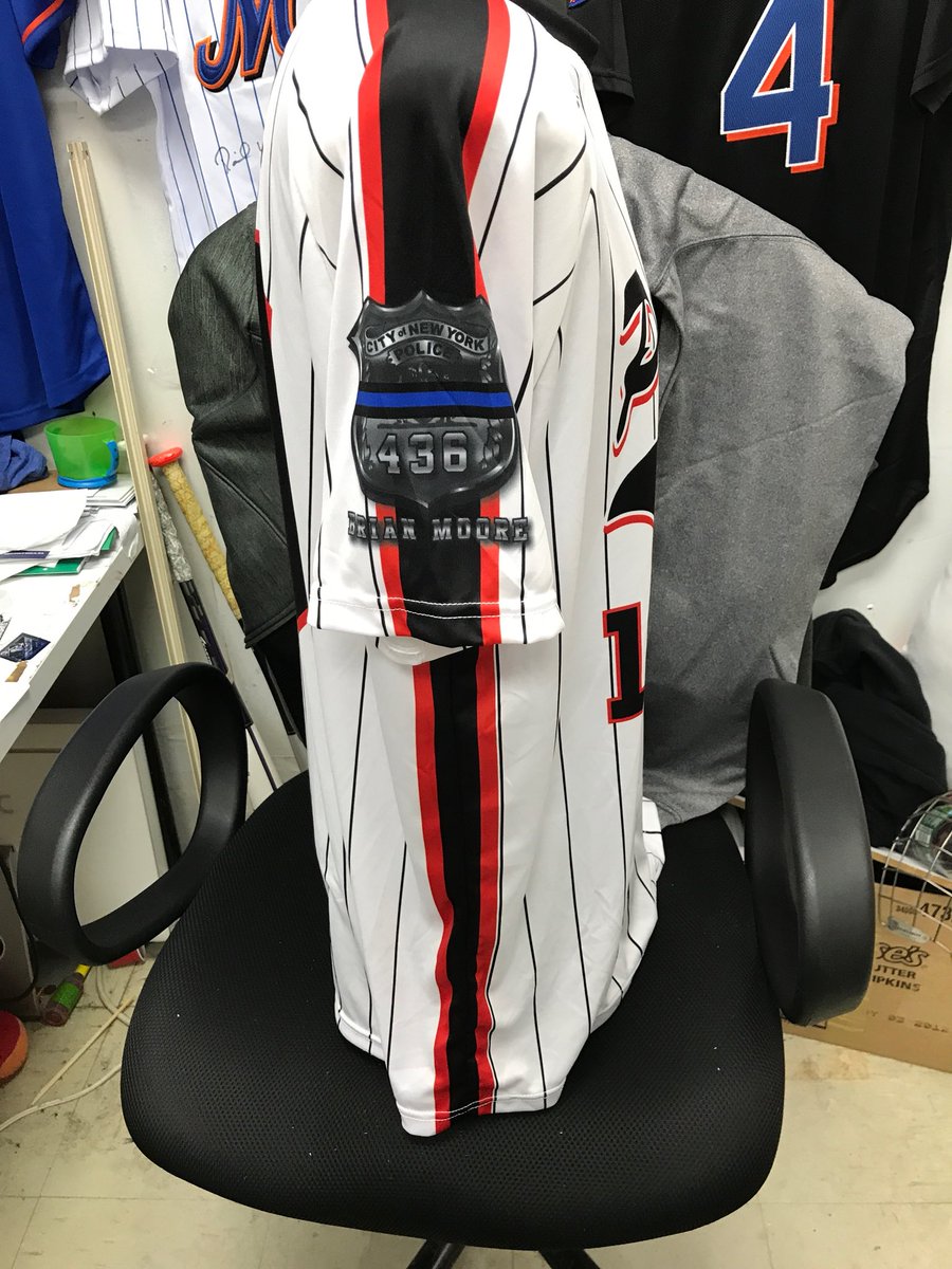 pickenball's tweet photo. Pickenball Softball’s will be taking the field with a brand new look in 2018... #BigBallers #RIPBrianMoore
Big shoutout to Mike Green at #M4Sports for hooking us up, phenomenal work! #PBS #1T1G https://t.co/hDnNyQ0IIl