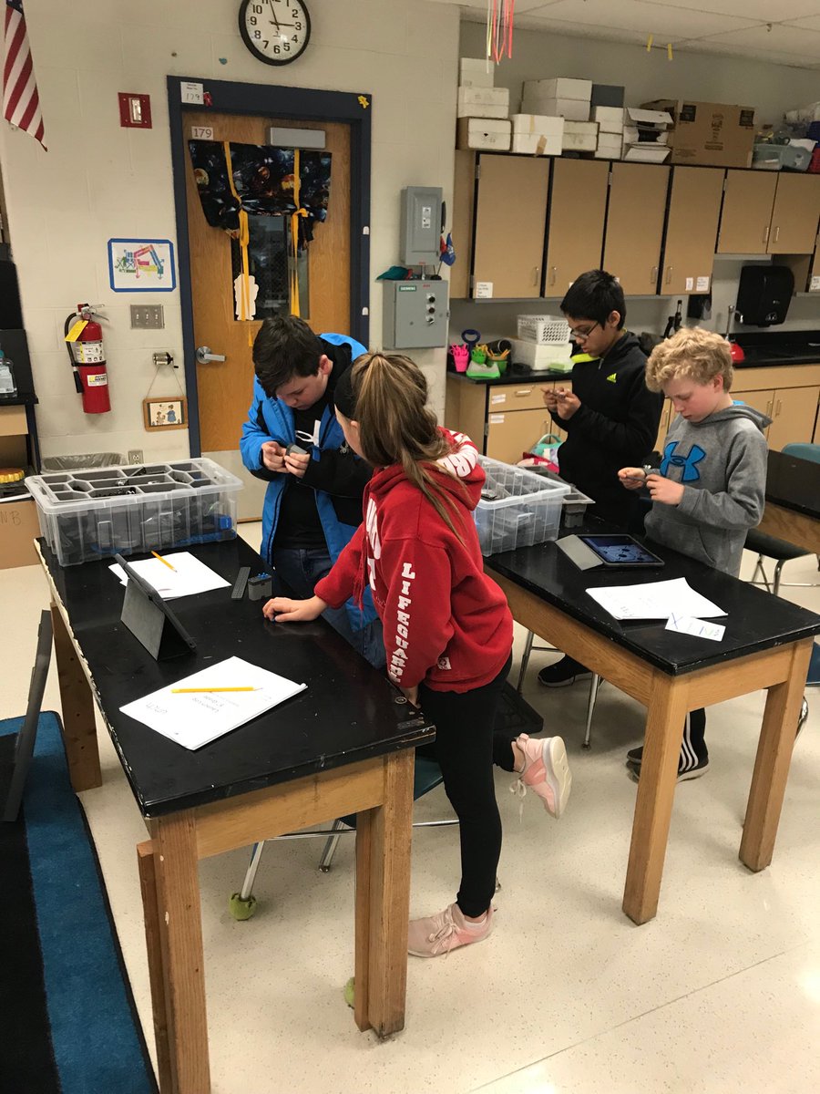 Building with <a href="/VEXRobotics/">VEX Robotics</a>! Fifth grade engineers in action <a href="/SNIS_CT/">Sarah Noble School</a>