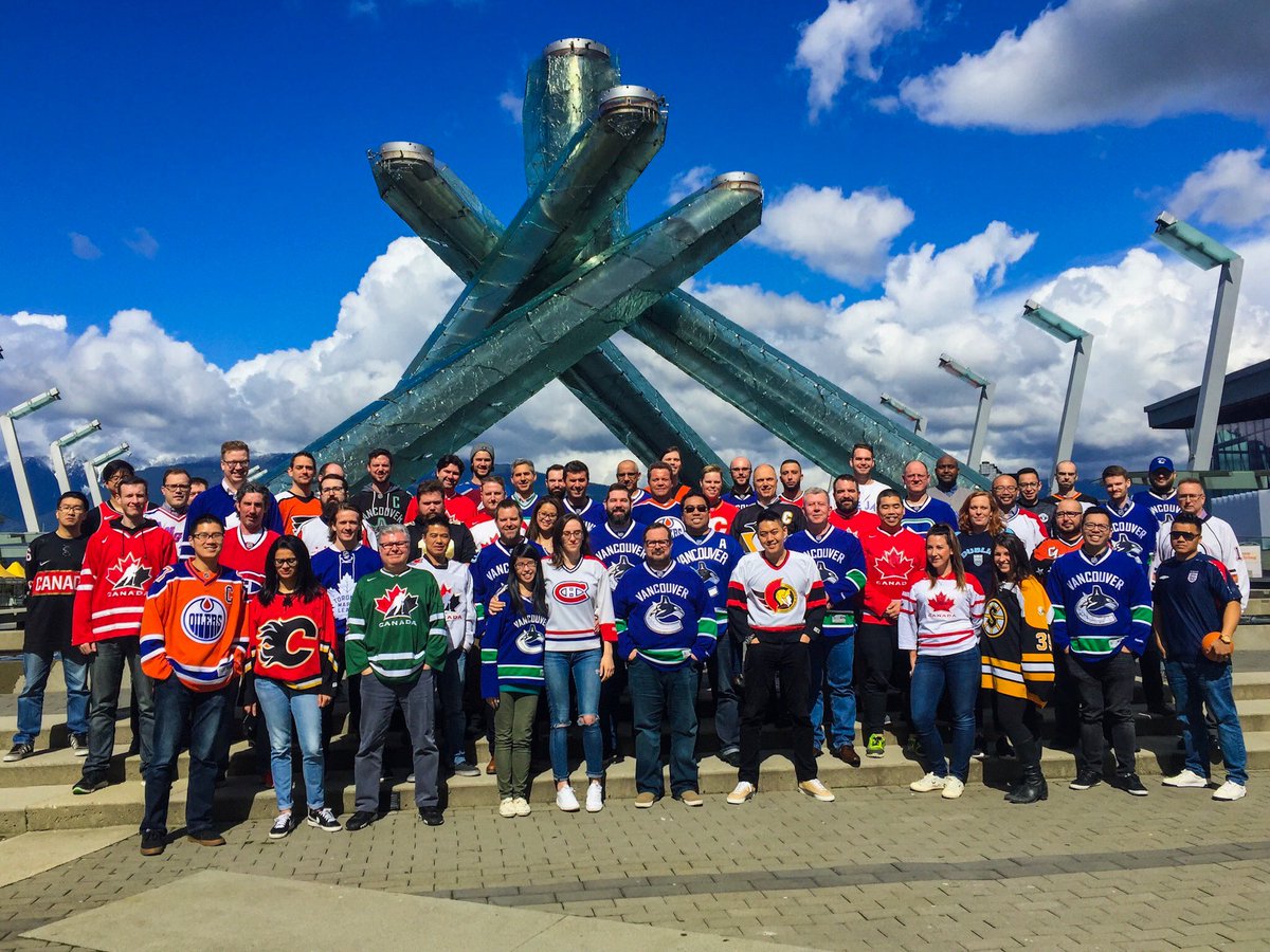 ChilenoThoughts's tweet photo. Supporting #HumboldtStrong #shawtower #yvr @ShawInfo https://t.co/muOVqFRxTm