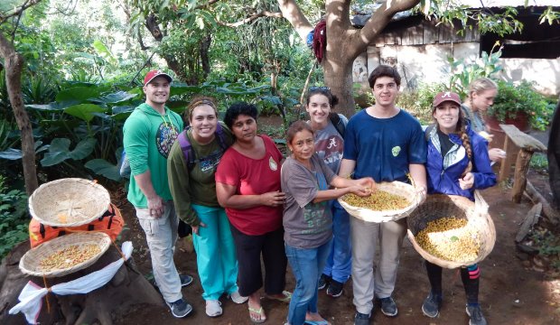 DYK: <a href="/VolunteerBama/">UA Service and Leadership</a>  students with Beyond Bama: Alternative Breaks are serving others around the world 🌎 ow.ly/StmQ30jsyAj #BamaBlitz
