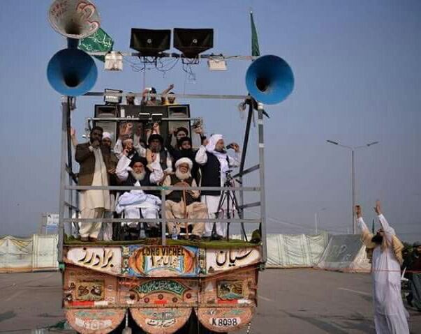 AWGoraya's tweet photo. #MadMaxFuryRoad #PakistanEdition sponsored by #BootStudio https://t.co/5mAquF78y8