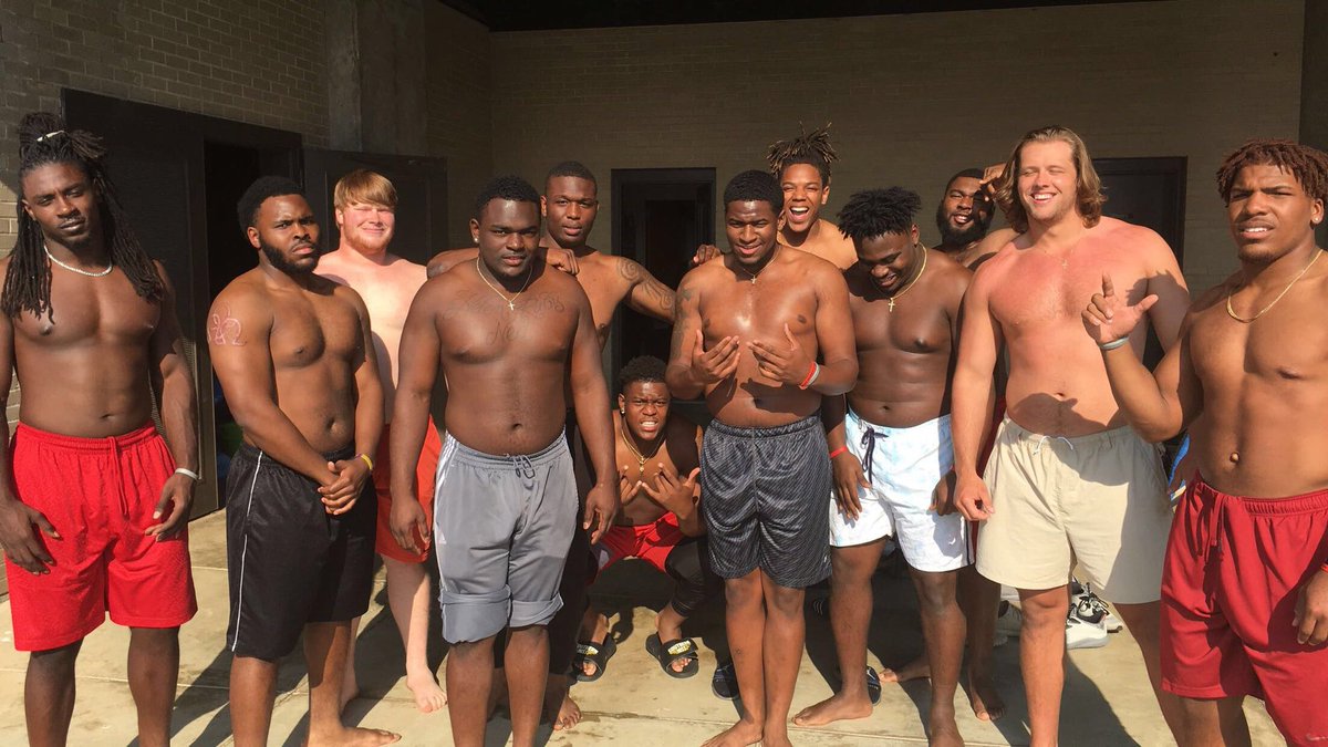CoachRAPinilla's tweet photo. Love it when the @uwa_football #DLine come up with a great idea! #PoolWorkout #NonImpact #FIDO4LIFE @JDawg5862 @DakotaRushing_7 @DezLester @_dev13 @cwizthuggin #ToNameAFew https://t.co/cFUVwjTYLw