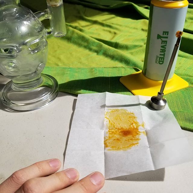 ElevatedRental's tweet photo. It's a fine time for dabs with the beautiful day outside ☀️😎
°
°
#RentARig #RentABong #TravelDenver #Denver420 #ElevatedRental https://t.co/2SjkEWySgL https://t.co/e8tyfycIE7
