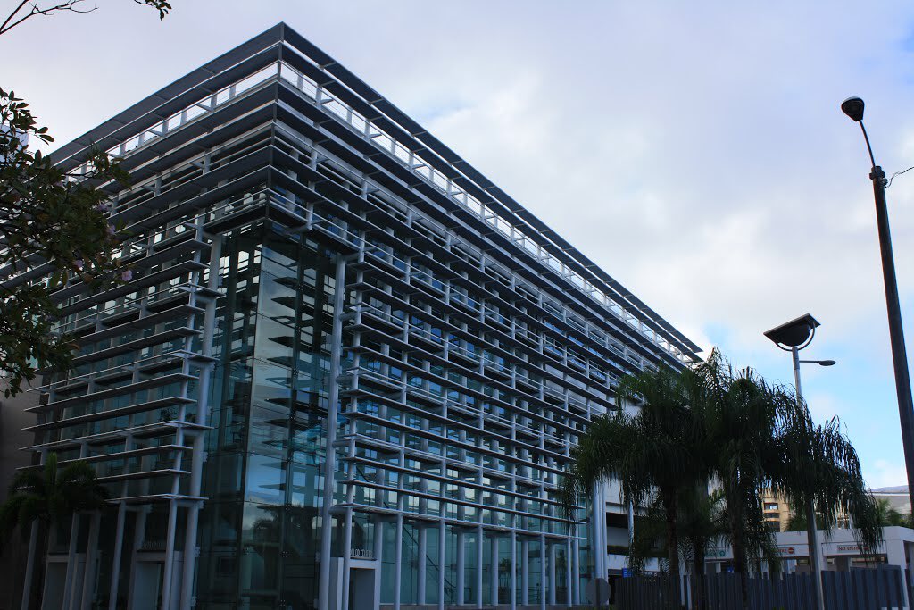 Debido al apagón, ¡te estamos esperando en el FINE ARTS DE POPULAR CENTER! La agenda de hoy es la siguiente:

Abracadabra &amp; Ese Olor a Lechón (7pm)
Djam (7:15pm)
Men Don’t Cry (9:30pm)
Documentales Puertorriqueños (9:30pm)