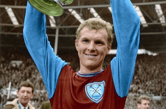 Happy Birthday to West Ham and England legend Bobby Moore, who would have been 77 today. 