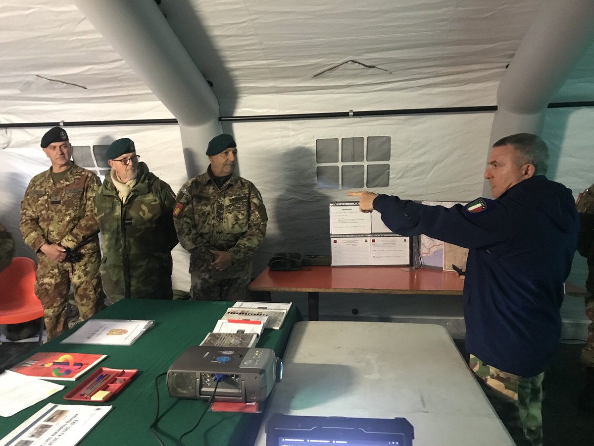 gigi_chigi's tweet photo. A #Caorle fase 2 esercitazione #ALTA #DELTA2018 con elementi del #reggimento #lagunari #Serenissima e dei Gruppi Sportivo-militari che simulano azione di Personnel Recovery (recupero di due piloti dispersi). @Esercito @alta_web https://t.co/vxcmbgFAvt