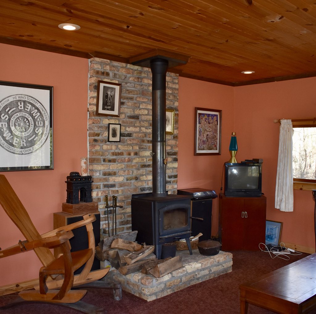 DIYMatthews's tweet photo. This baby will be on the market this summer! One of my favorite. A #simplyrustic #cabin #remodel with @wwmccallum : New Paint. New Flooring. And no cost Re-#decorating using items already owned. 🔨❤️ 🌎 #SpringGreen #Wisconsin https://t.co/VOgjcif3Ab