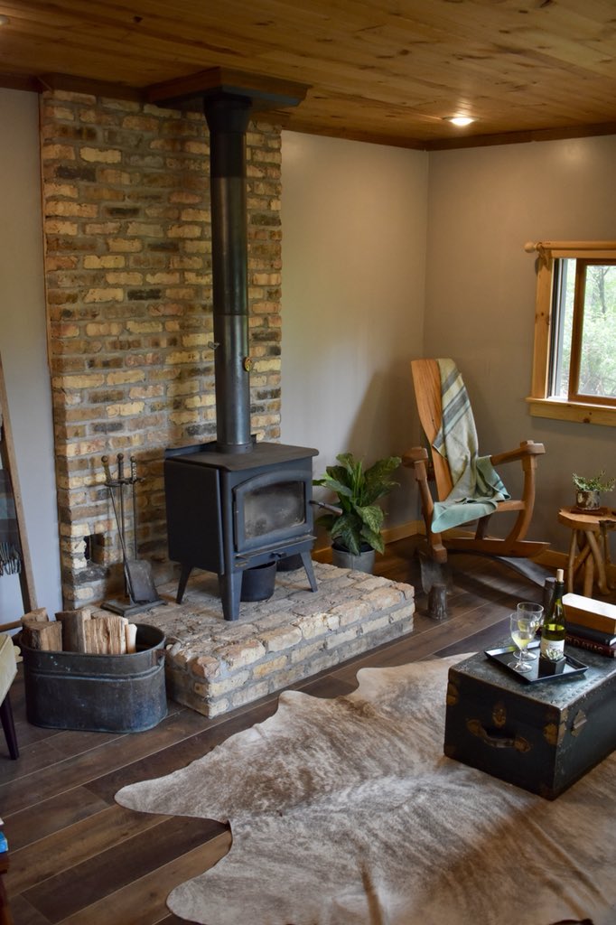 DIYMatthews's tweet photo. This baby will be on the market this summer! One of my favorite. A #simplyrustic #cabin #remodel with @wwmccallum : New Paint. New Flooring. And no cost Re-#decorating using items already owned. 🔨❤️ 🌎 #SpringGreen #Wisconsin https://t.co/VOgjcif3Ab