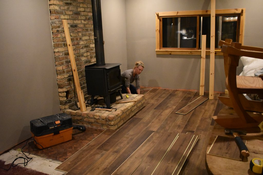 DIYMatthews's tweet photo. This baby will be on the market this summer! One of my favorite. A #simplyrustic #cabin #remodel with @wwmccallum : New Paint. New Flooring. And no cost Re-#decorating using items already owned. 🔨❤️ 🌎 #SpringGreen #Wisconsin https://t.co/VOgjcif3Ab