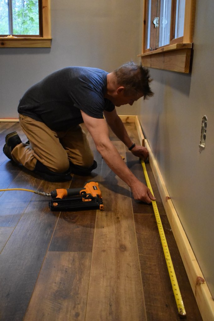 DIYMatthews's tweet photo. This baby will be on the market this summer! One of my favorite. A #simplyrustic #cabin #remodel with @wwmccallum : New Paint. New Flooring. And no cost Re-#decorating using items already owned. 🔨❤️ 🌎 #SpringGreen #Wisconsin https://t.co/VOgjcif3Ab
