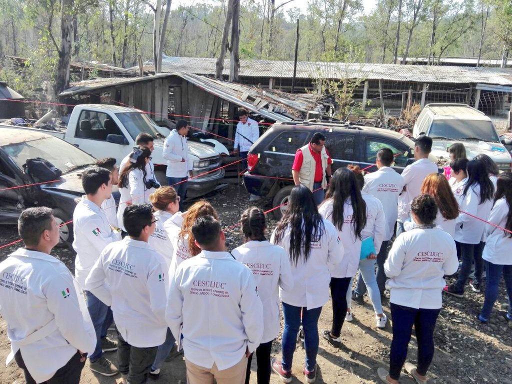 CDMXOR's tweet photo. #Alumnos_Criminalistica @CescijucMorelia realizando práctica de Balística "identificación, Localización y fijación de impactos de proyectil disparado por arma de fuego en automóviles" #OrgulloCescijuc #YoSoyCescijuc #CESCIJUC https://t.co/JXKkmnm21R