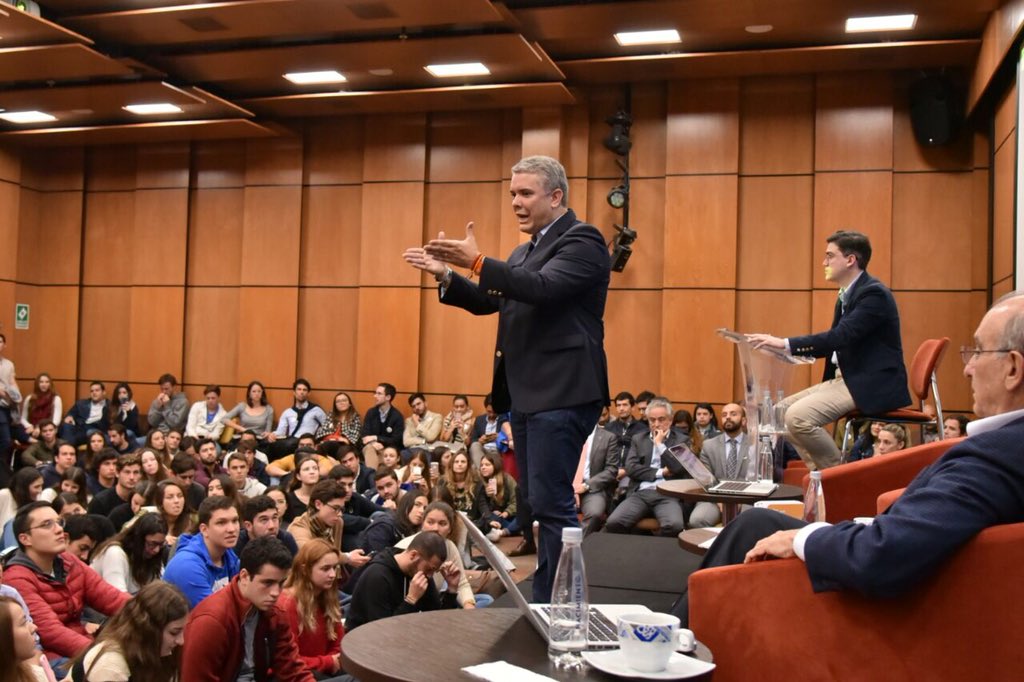 #CESA I Yo le exijo a las autoridades, al gobierno y al fiscal, que le digan a los señores de las FARC que entreguen la información de todos los vínculos que tuvieron con el narcotráfico. Si las hubieran entregado, Santrich no estaría haciendo fechorías #LosJóvenesPreguntan