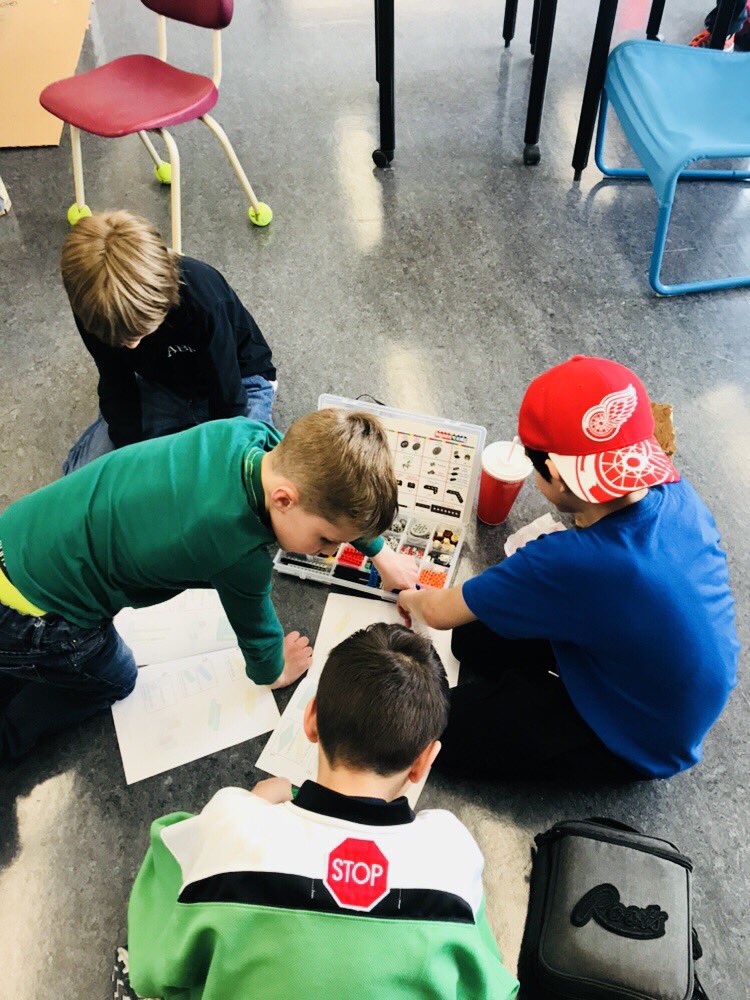 allboysCBE's tweet photo. Exploring the world of architecture and engineering #LEGO #bricks4kids #allboysprogram #yycbe #abed #stem https://t.co/OOmCqyRO6C
