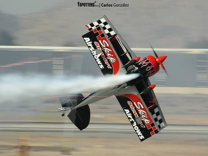 Spotters_Chile's tweet photo. Qué piloto! @SkipStewart en su espectacular show aéreo en @FIDAE_OFICIAL. Foto: Carlos González
#SkipStewart #Fidae2018 #SpottersChile https://t.co/qA0X1sDB8d
