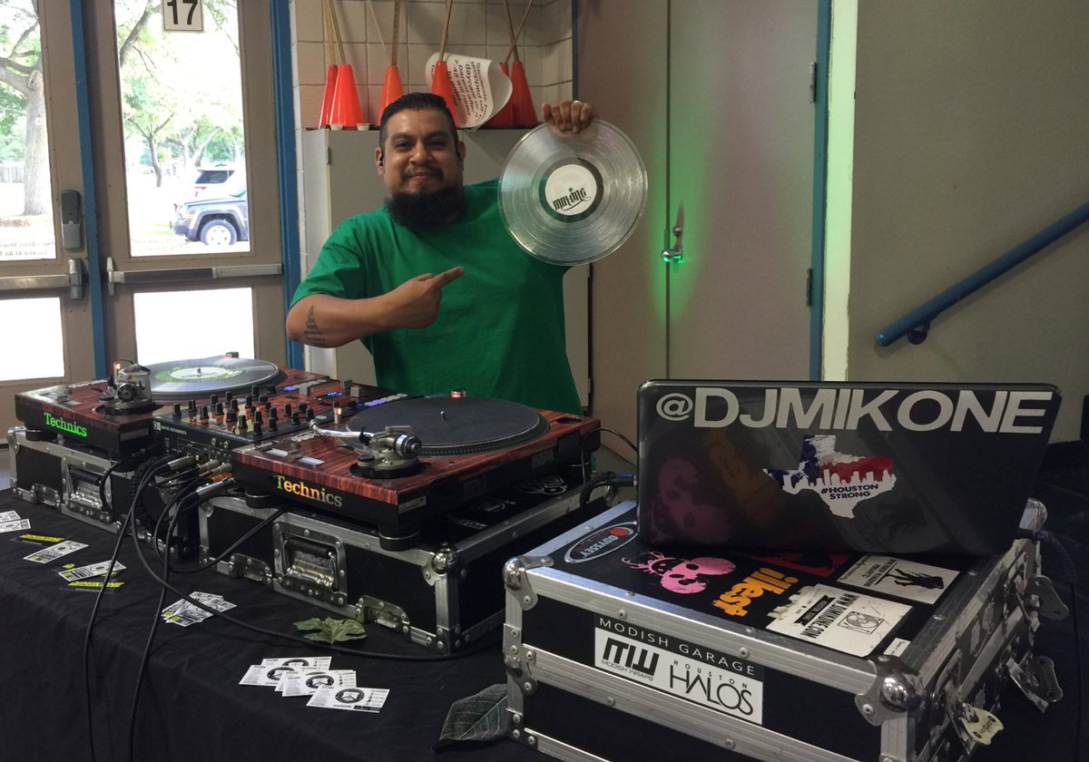 Alexander_AISD's tweet photo. It’s not a party unless @djmikone is here! This STEAM Night is LIT! Thanks for all you do to support @AliefISD ! ❤️❤️❤️ #STEAMItUp #AliefProud https://t.co/iApVFrJqpZ