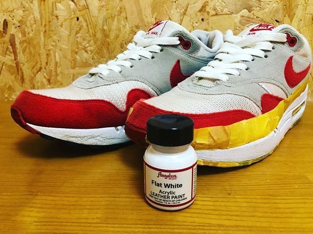 Angelus Brand on X: Restore those White mid-soles with our Flat white  paint! It is perfection. Photo: @h23m45 _ #Angelusshoepolish #art #paint  #custom #create #midsole #nike #nikeair #air #airmax #restore #swoosh   /