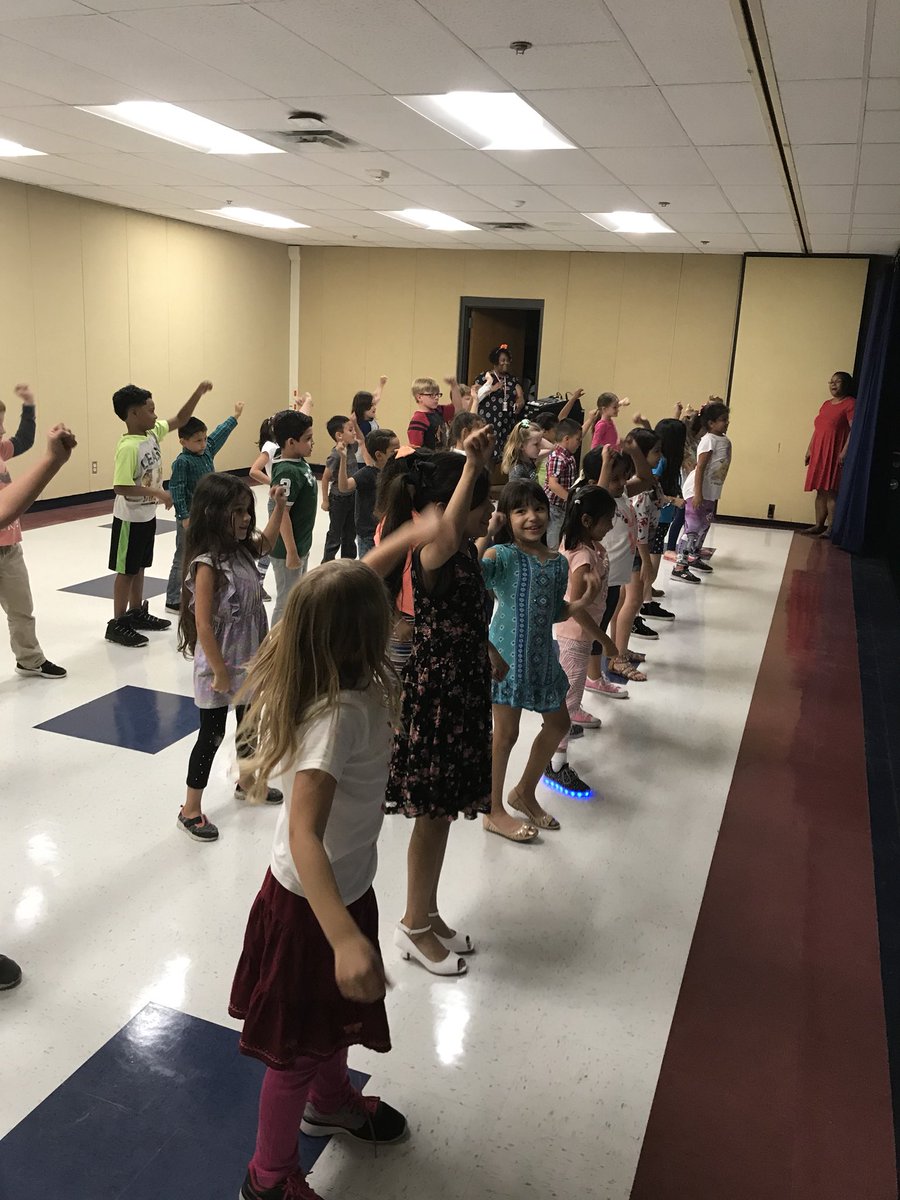 TWDBost's tweet photo. Great performance!!!  Love my first graders!!!#NISDInspired #timberwildeinspired Jennifer Cox,Hannah Jackson,and Christine Paterson https://t.co/RM8U7Gv1Q9