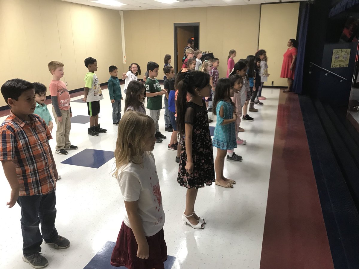 TWDBost's tweet photo. Great performance!!!  Love my first graders!!!#NISDInspired #timberwildeinspired Jennifer Cox,Hannah Jackson,and Christine Paterson https://t.co/RM8U7Gv1Q9