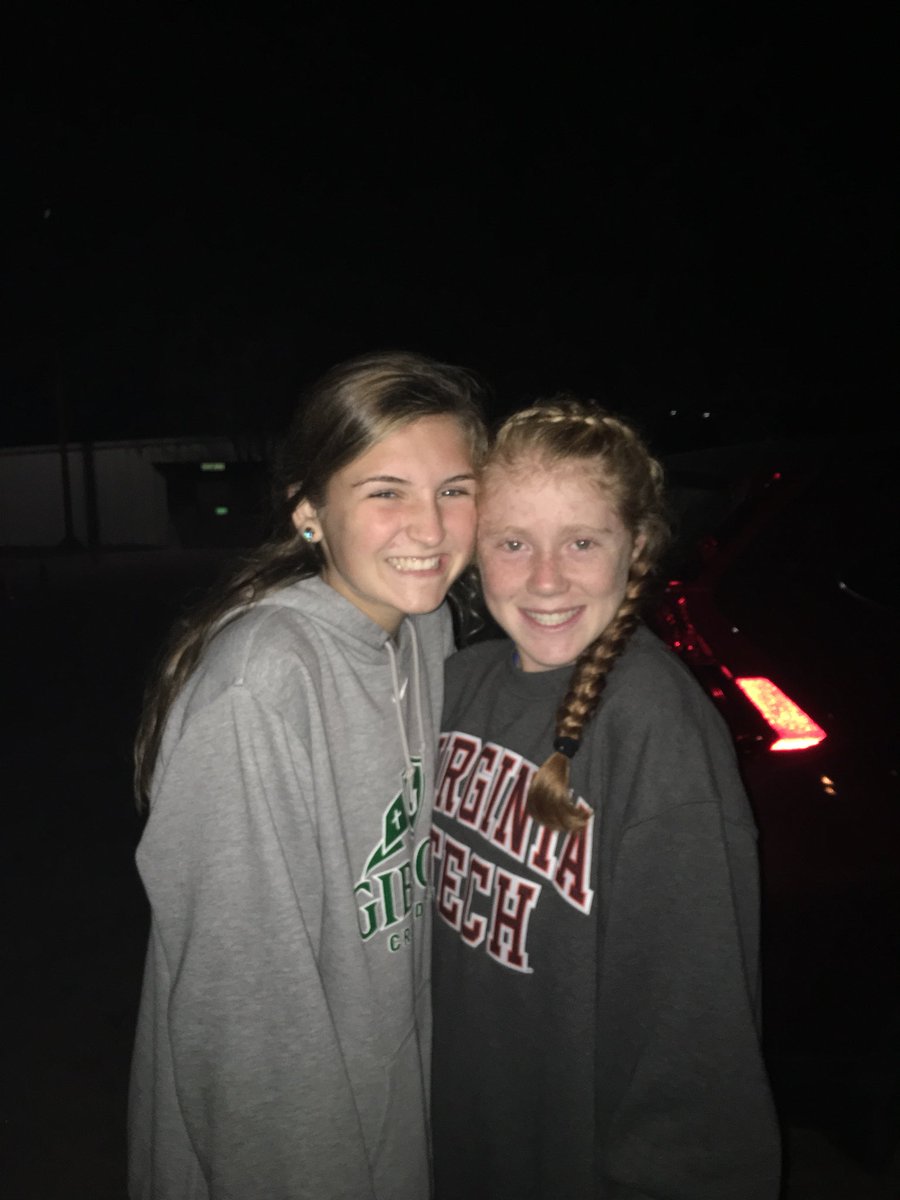 sophie_marcom's tweet photo. @AnnaRockett happy happy birthday to my twin!!! i love you and hope you had an amazing day💛💛💛💛 https://t.co/QIjmTlaWJi
