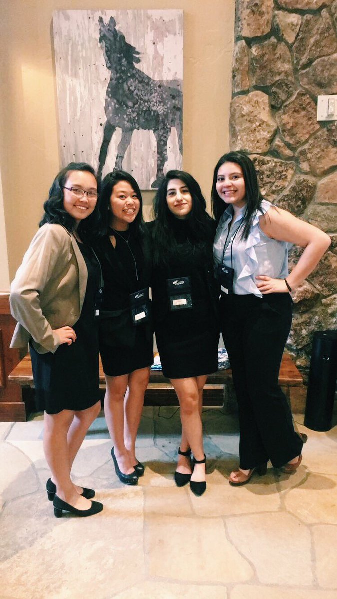 diddys27's tweet photo. Throwback to last years #FBLASLC because there’s 6 DAYS TILL STATE. (And i miss my seniors &amp; last years was so much fun) So excited !!!! #6days #vail https://t.co/Fa2bW1hg1P